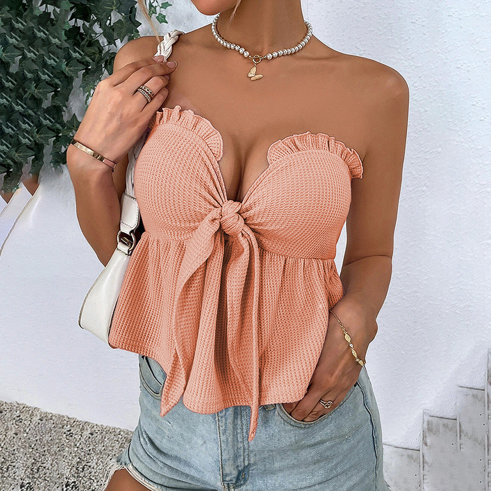 Kvinnors crop top med av-axel design och lekfull knut Mirla-Eva Jonsson
