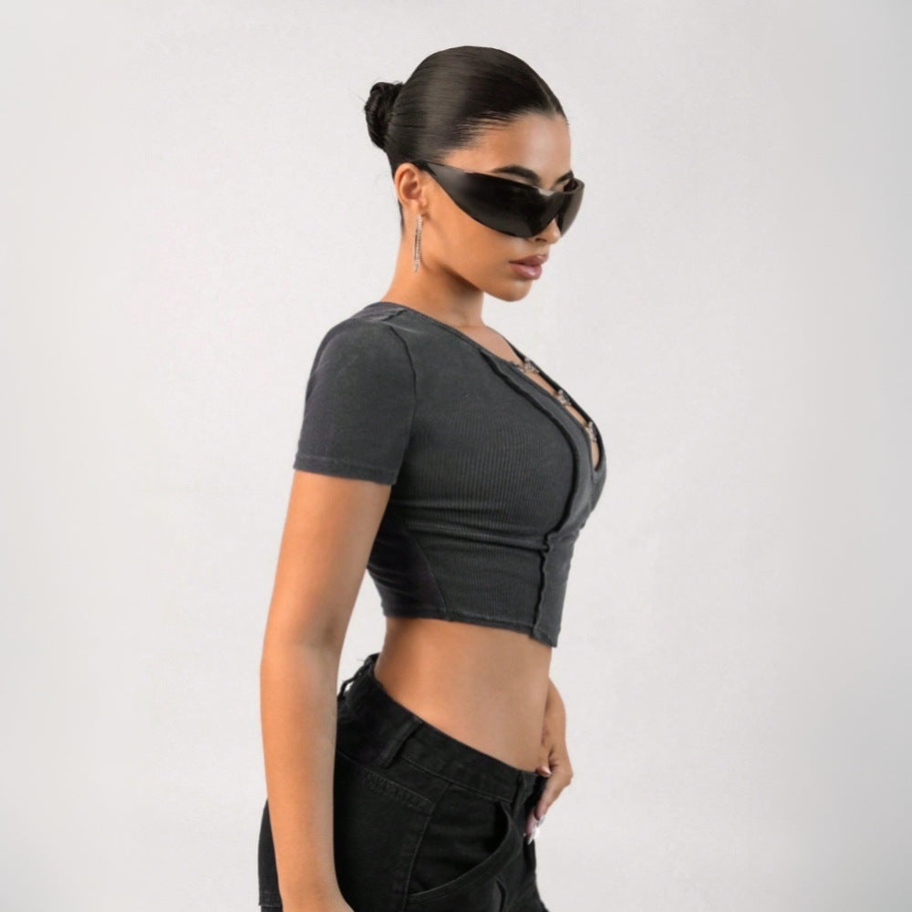 Kvinnors crop top med dekorativa kedjedetaljer och figurvänlig passform Mirla-Eva Jonsson