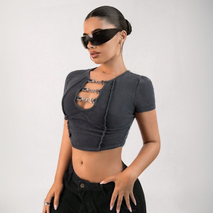 Kvinnors crop top med dekorativa kedjedetaljer och figurvänlig passform Mirla-Eva Jonsson