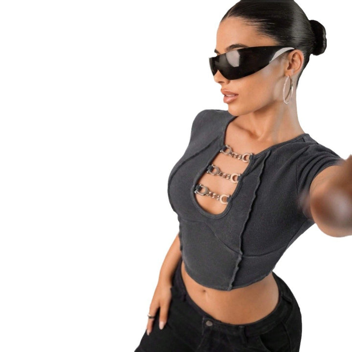 Kvinnors crop top med dekorativa kedjedetaljer och figurvänlig passform Mirla-Eva Jonsson