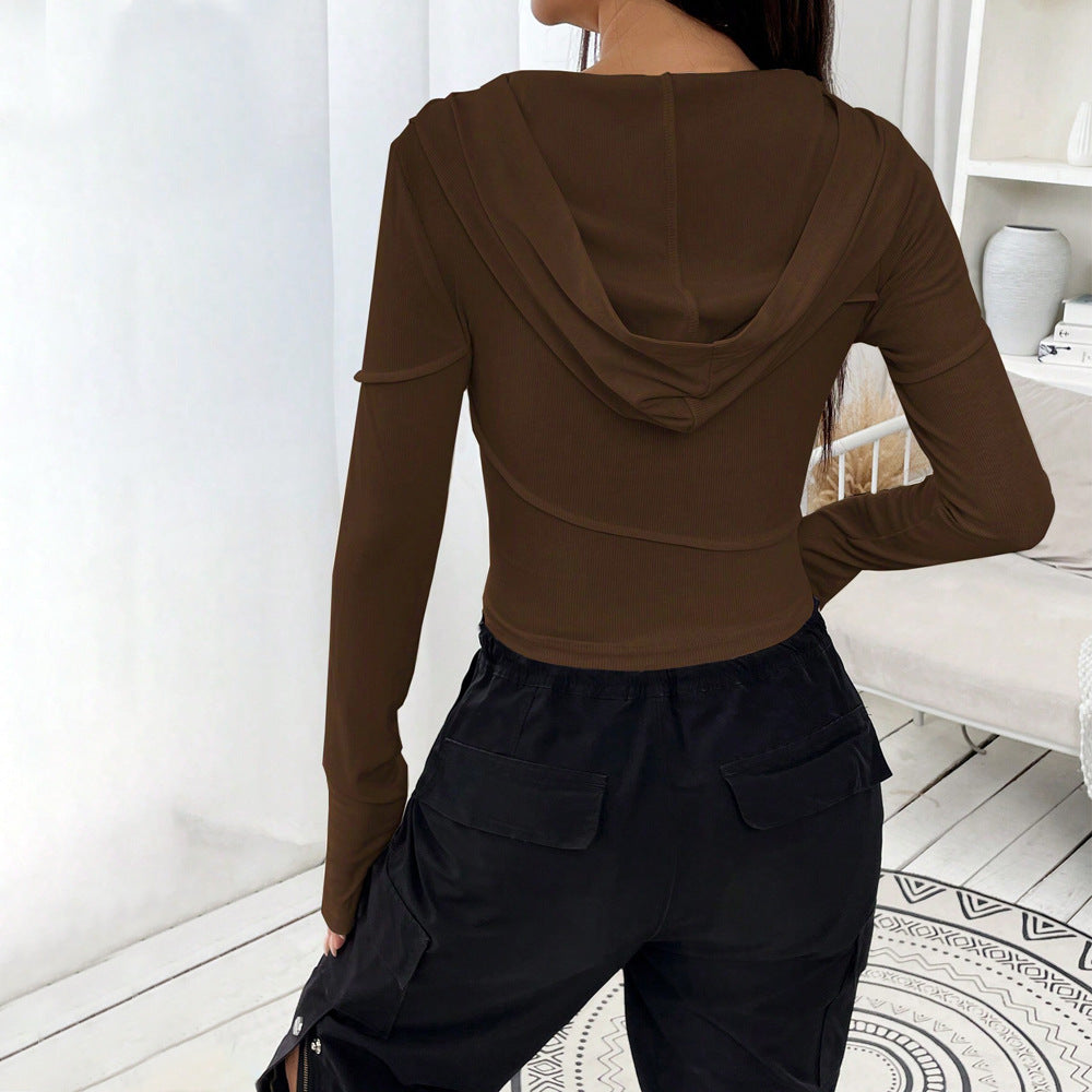 Kvinnors crop top med eleganta huva design och lång ärm Mirla-Eva Jonsson