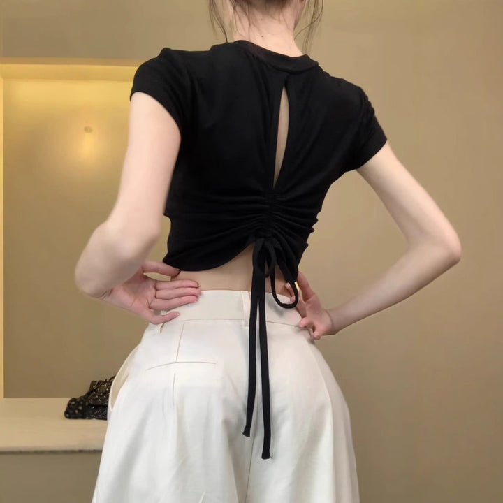 Kvinnors crop top med en åtsittande skärning och elastiskt material-Eva Jonsson