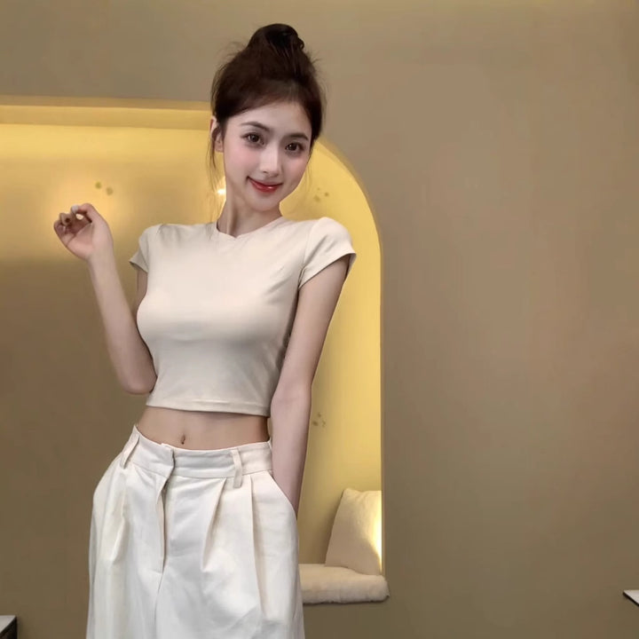 Kvinnors crop top med en åtsittande skärning och elastiskt material-Eva Jonsson