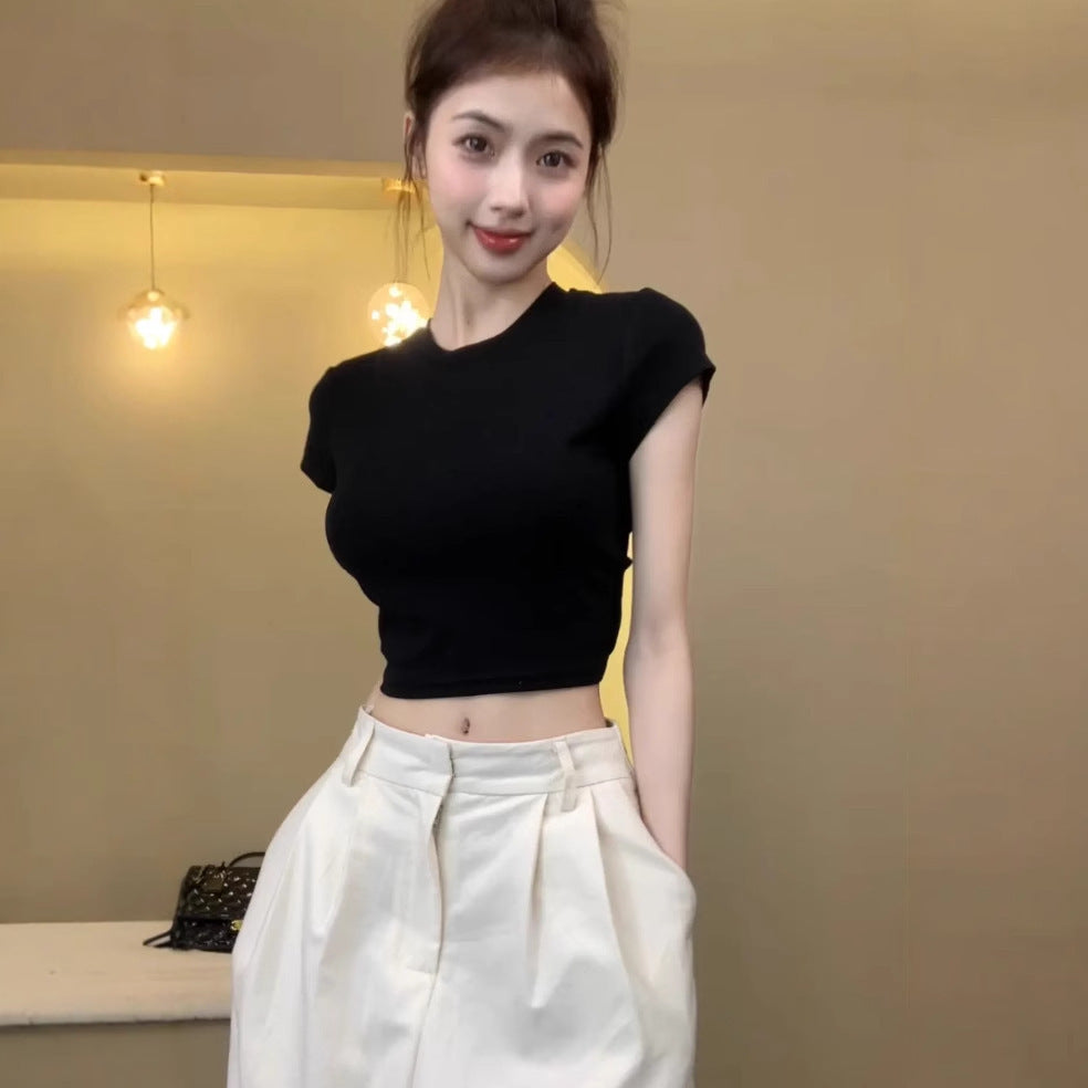 Kvinnors crop top med en åtsittande skärning och elastiskt material-Eva Jonsson