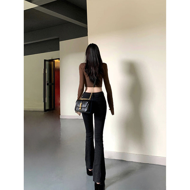 Kvinnors crop top med en sofistikerad knut och bred ärm-Eva Jonsson