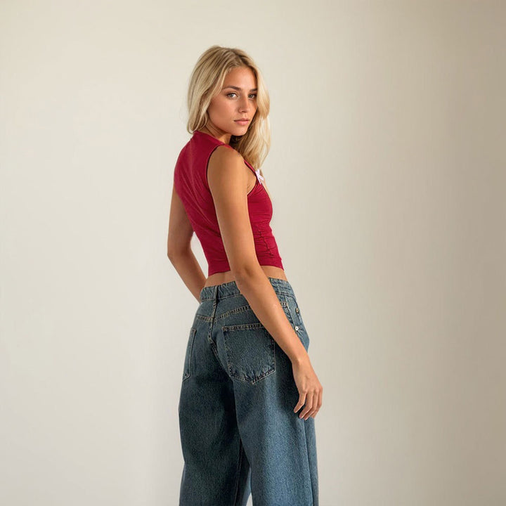 Kvinnors crop top med justerbara spagetti axelband och lekfulla rosetter Mirla-Eva Jonsson