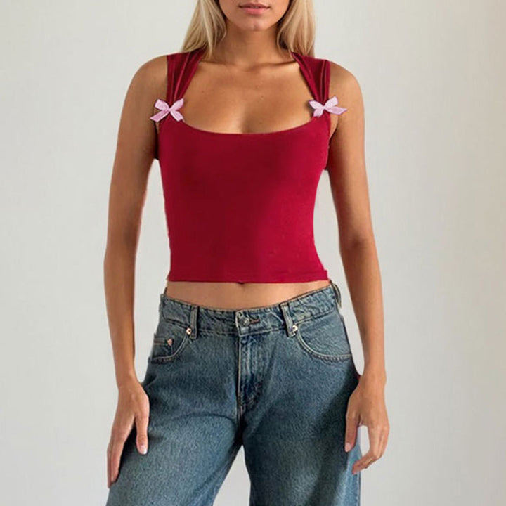 Kvinnors crop top med justerbara spagetti axelband och lekfulla rosetter Mirla-Eva Jonsson