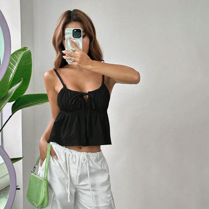Kvinnors crop top med lös passform och dekorativ snörningsdetalj Mirla-Eva Jonsson