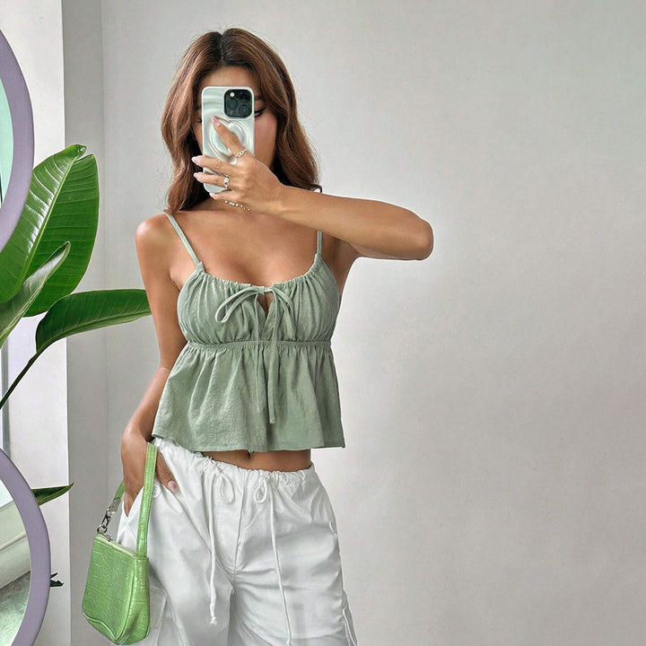Kvinnors crop top med lös passform och dekorativ snörningsdetalj Mirla-Eva Jonsson