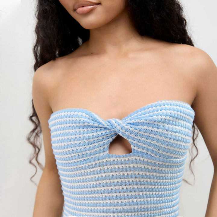 Kvinnors crop top med öppen rygg och dekorativ slits Mirla-Eva Jonsson