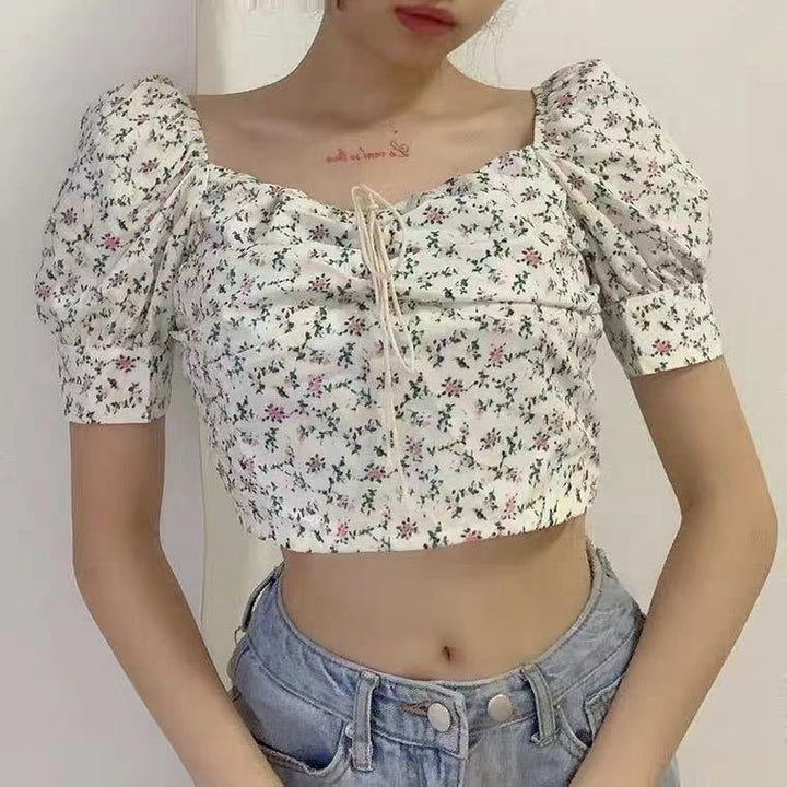 Kvinnors crop top med puffärmar och blommönster-Eva Jonsson