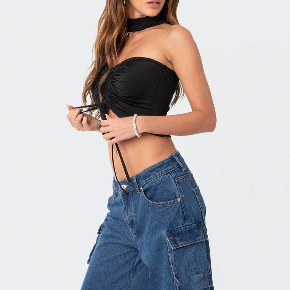 Kvinnors cropp topp med sofistikerade volang detaljer och snörning band Mirla-Eva Jonsson