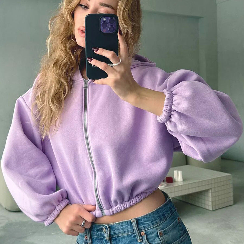 Kvinnors cropped hooded sweatshirt med vida ärmar Mirla-Eva Jonsson