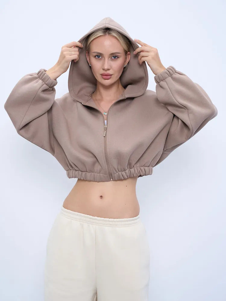 Kvinnors cropped hooded sweatshirt med vida ärmar Mirla-Eva Jonsson