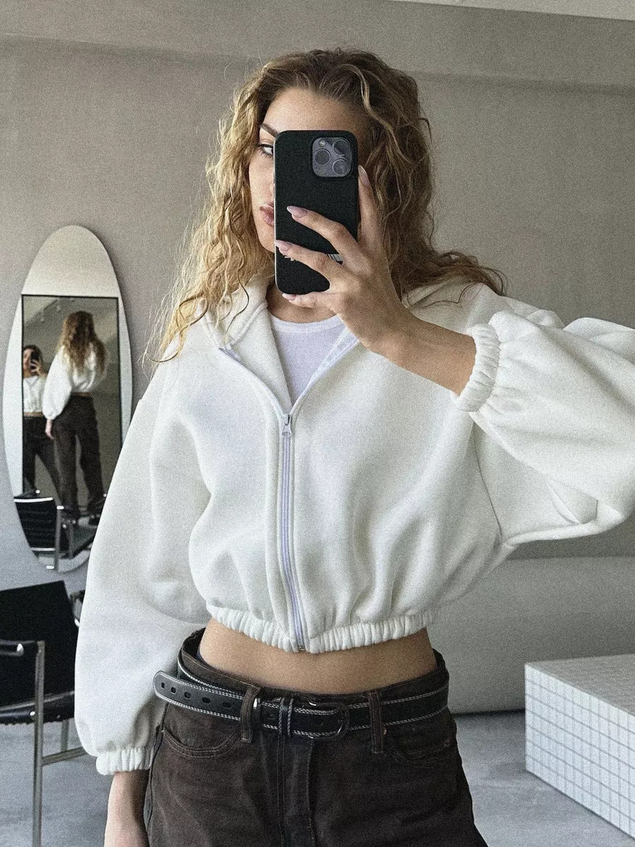 Kvinnors cropped hooded sweatshirt med vida ärmar Mirla-Eva Jonsson