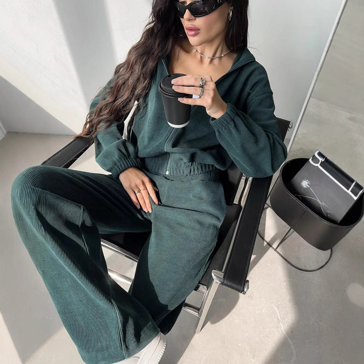 Kvinnors cropped hoodie i våffelstickad design med elastisk midja Mirla-Eva Jonsson