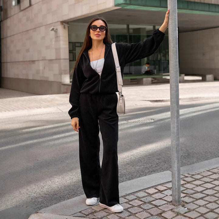 Kvinnors cropped hoodie i våffelstickad design med elastisk midja Mirla-Eva Jonsson