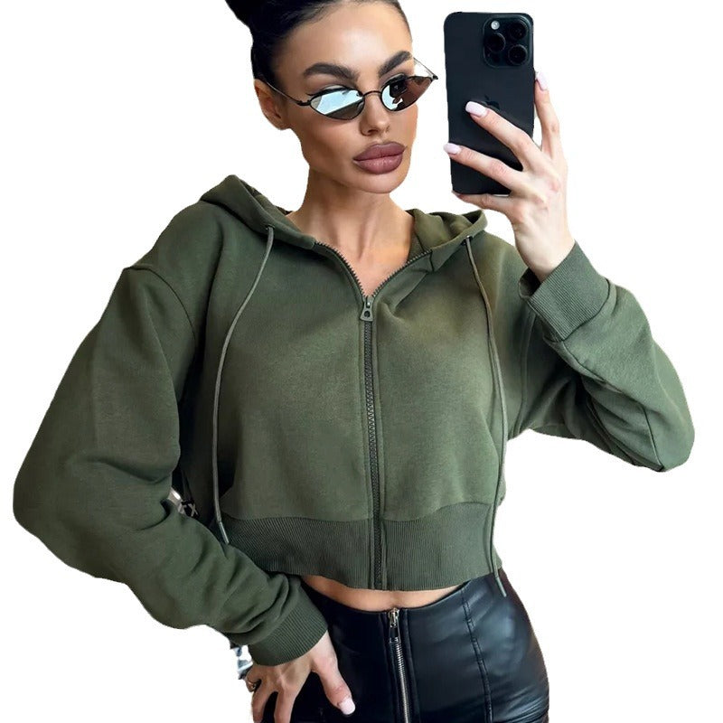 Kvinnors cropped hoodie med dragkedja och sidofickor Mirla-Eva Jonsson