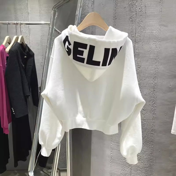 Kvinnors cropped hoodie med en avslappnad skärning och elastiska manschetter-Eva Jonsson