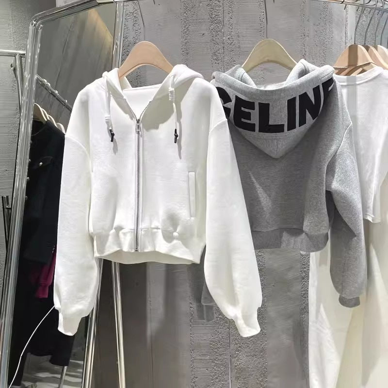Kvinnors cropped hoodie med en avslappnad skärning och elastiska manschetter-Eva Jonsson