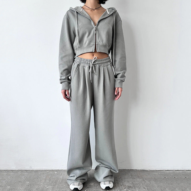 Kvinnors cropped hoodie och lösa joggingbyxor i minimalistisk design-Eva Jonsson