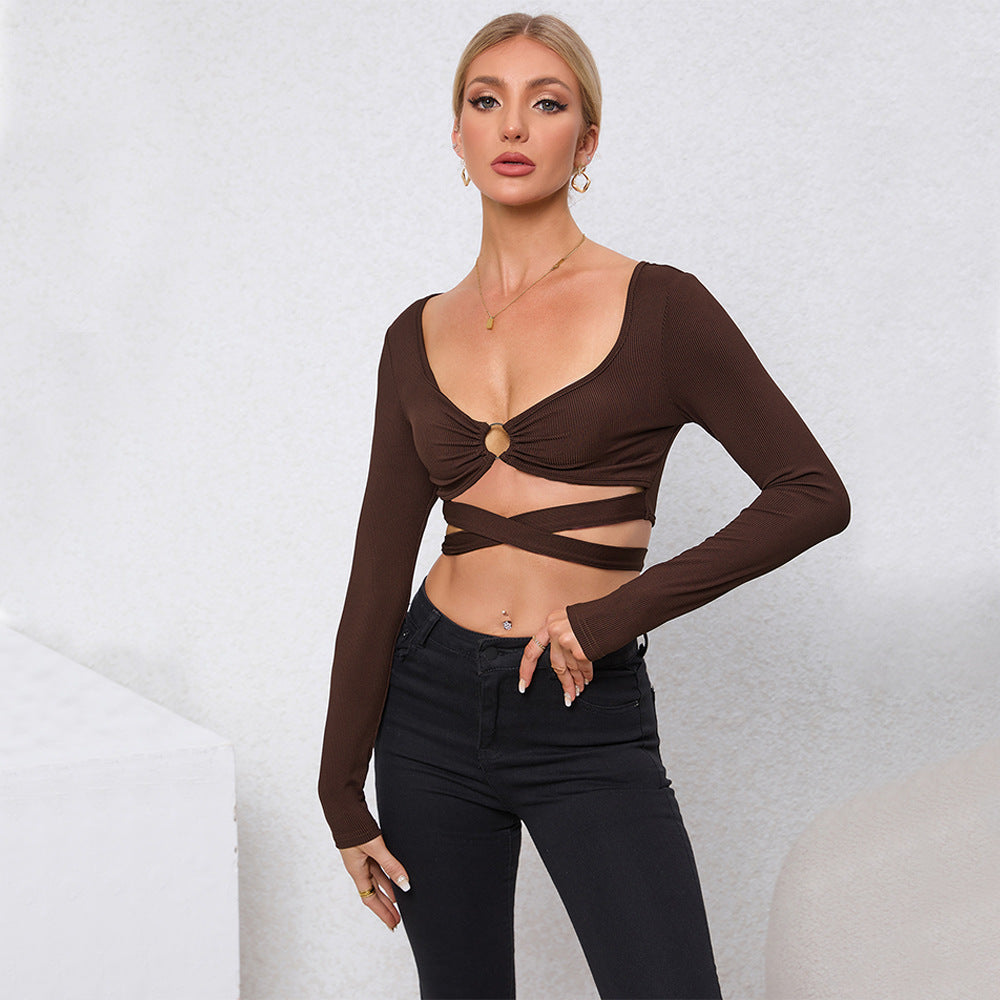 Kvinnors cropped långärmad skjorta med dekorativ ring och wrapsdesign Mirla-Eva Jonsson