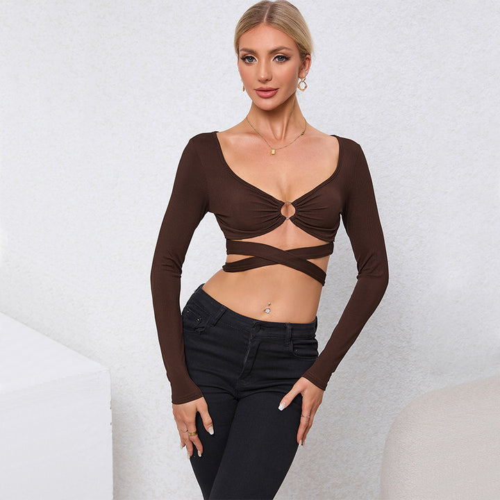 Kvinnors cropped långärmad skjorta med dekorativ ring och wrapsdesign Mirla-Eva Jonsson