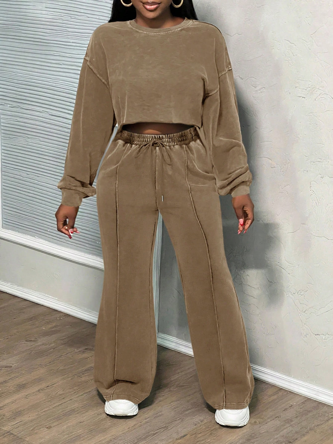 Kvinnors cropped loungewear-set med vida byxor och hög midja Mirla-Eva Jonsson