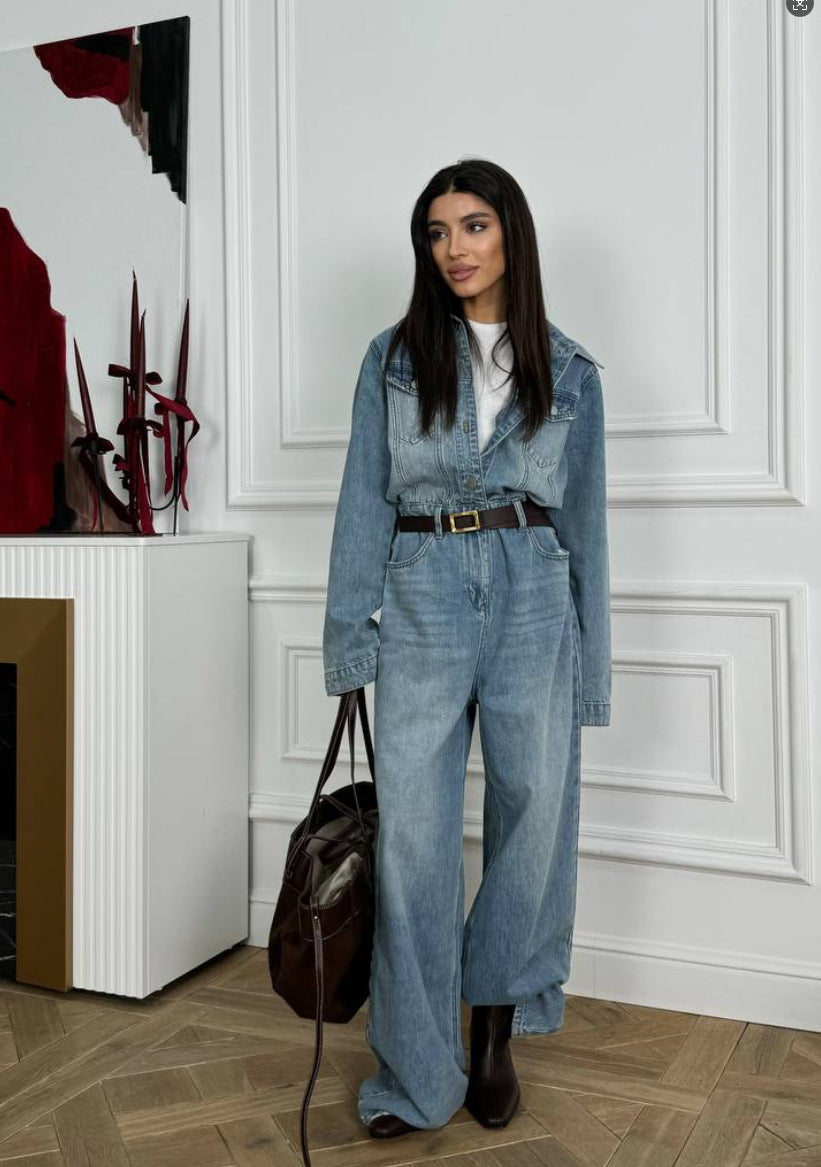 Kvinnors denim jumpsuit med justerbart bälte och vida ben Mirla-Eva Jonsson