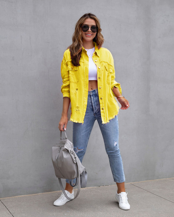 Kvinnors denimjacka i en avslappnad oversized passform med fransiga detaljer Mirla-Eva Jonsson