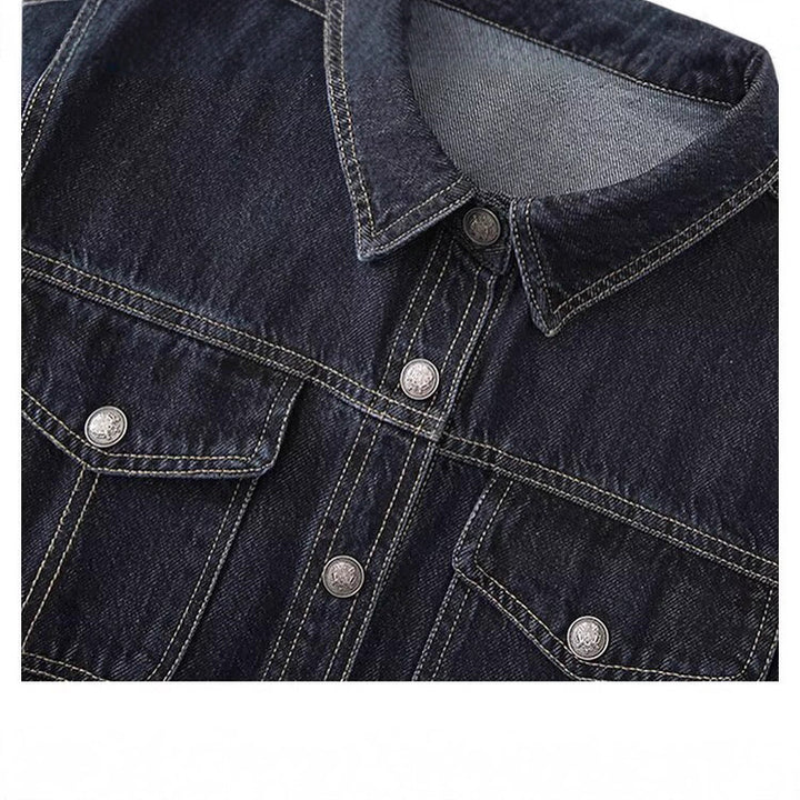 Kvinnors denimjacka med två lapplagda bröstfickor och klassisk krage Mirla-Eva Jonsson
