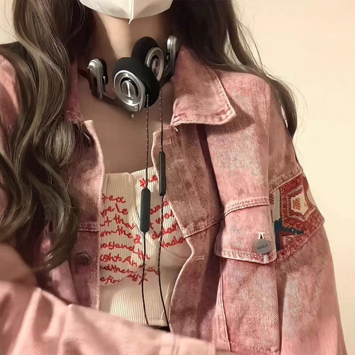 Kvinnors denimjacka med unik broderi och modernt design Mirla-Eva Jonsson