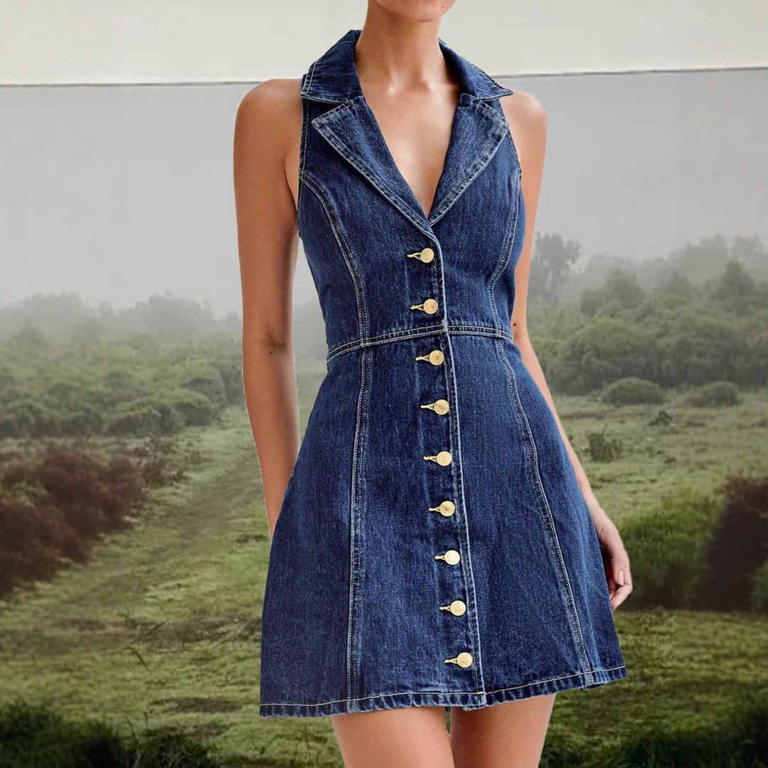 Kvinnors denimklänning med modern slagkrage och knapppdetaljer Mirla-Eva Jonsson
