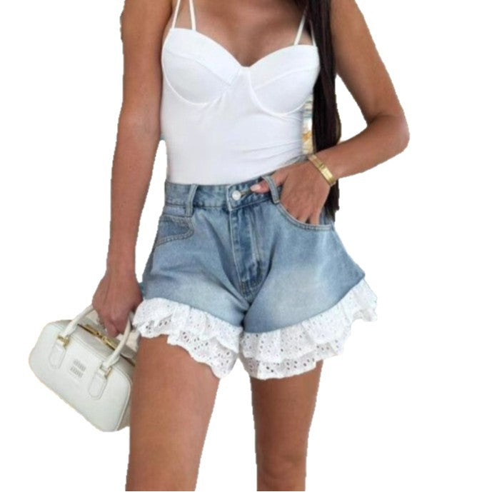 Kvinnors denimshorts med spetsdetalj och voluminös nederkant Mirla-Eva Jonsson
