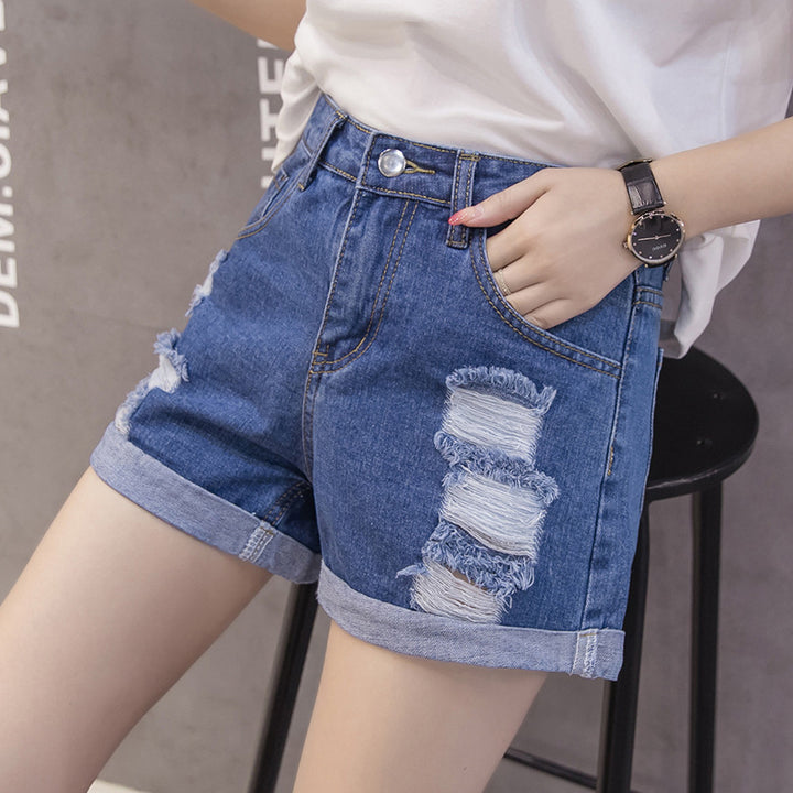 Kvinnors denimshorts med trendig slitna design och avslappnad uppvikning-Eva Jonsson
