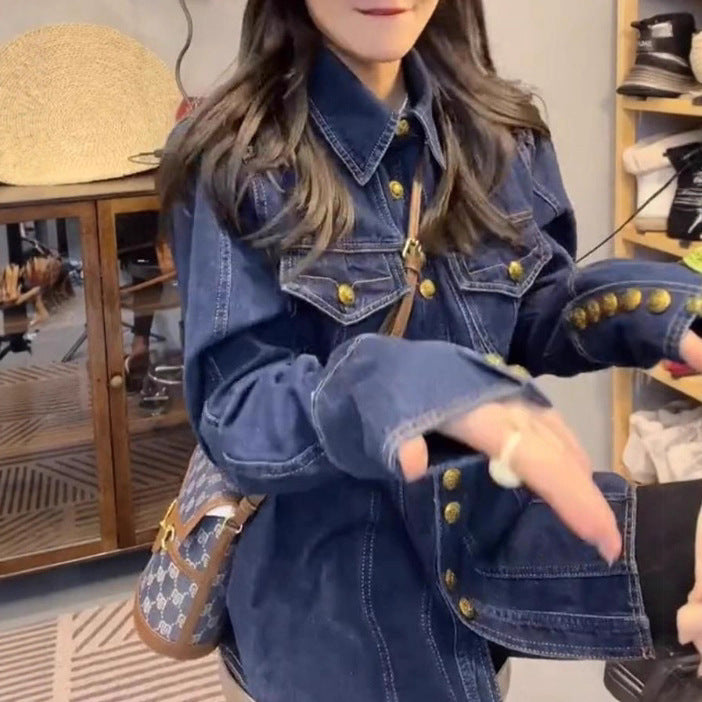 Kvinnors denimskjorta med guldknappar Mirla-Eva Jonsson