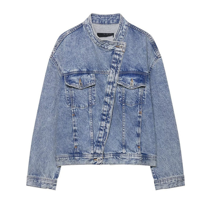 Kvinnors designer denimjacka med asymmetrisk skärning och praktiska fickor Mirla-Eva Jonsson
