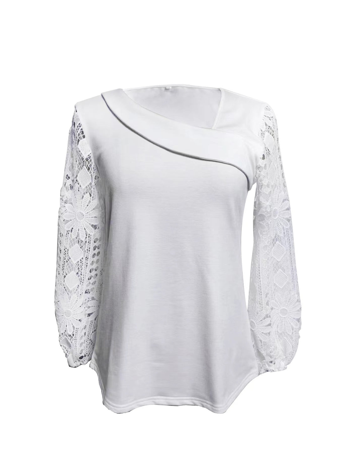 Kvinnors designerblus med spetsinsatser och elegant skärning Mirla-Eva Jonsson