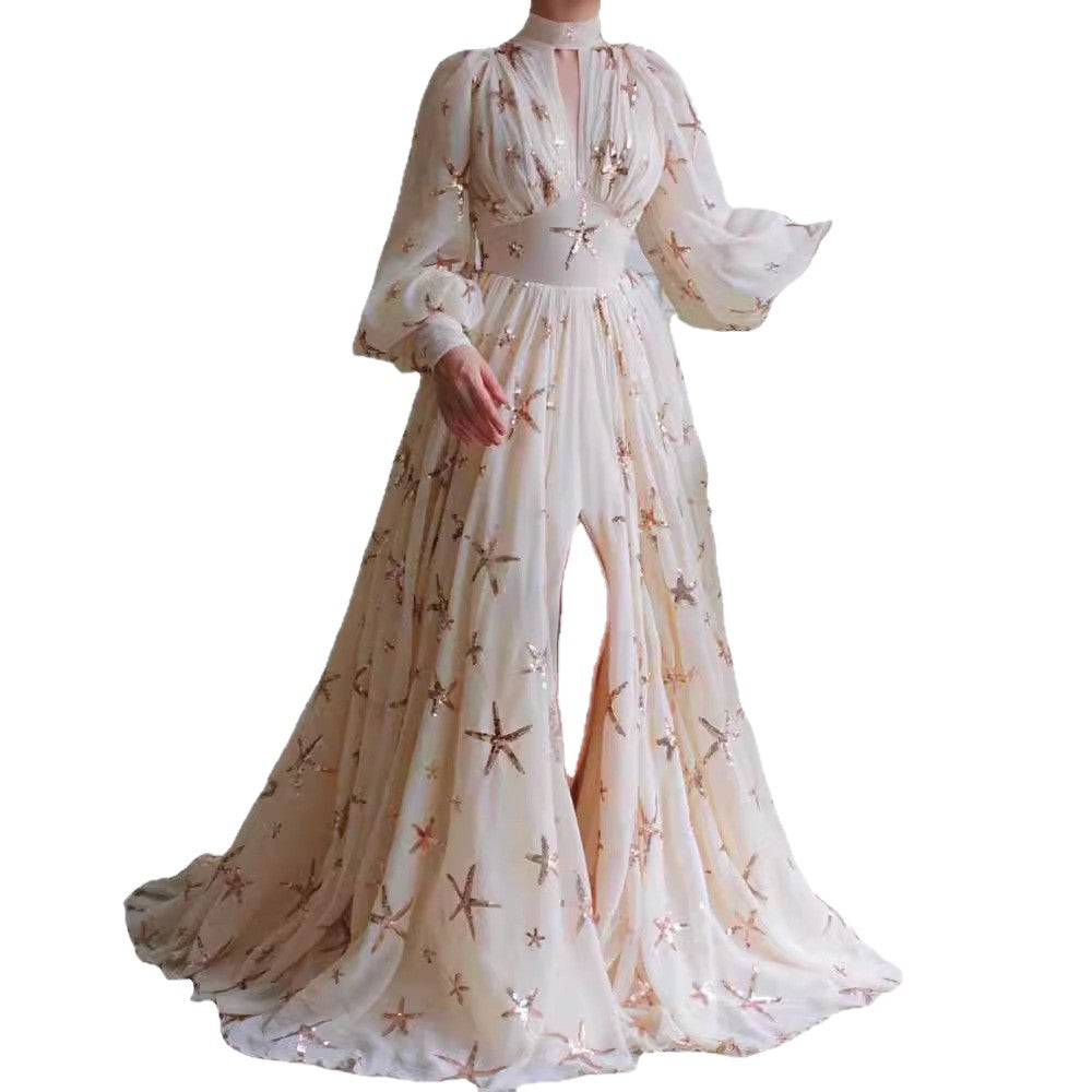 Kvinnors elegant aftondress med praktfull genomskinlighet och glittrande paljetter-Eva Jonsson