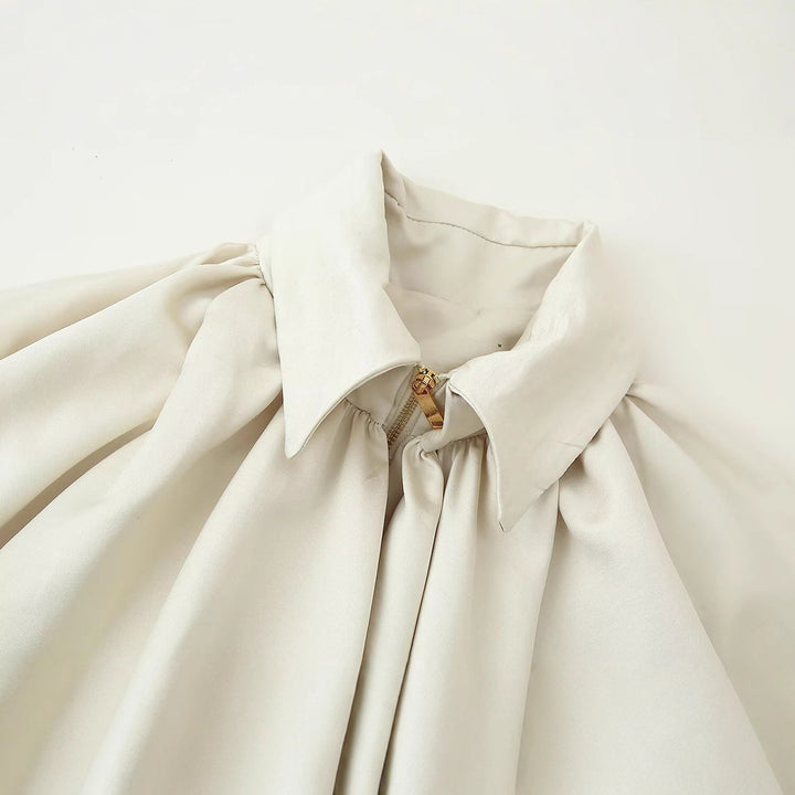 Kvinnors elegant blus med moderna veck och voluminösa ärmar Mirla-Eva Jonsson