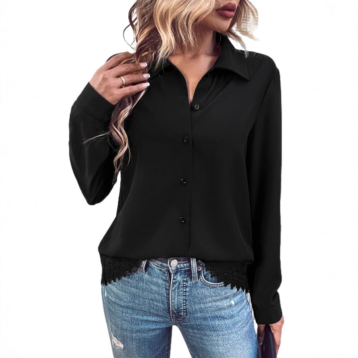 Kvinnors elegant blus med spets och knappslå Mirla-Eva Jonsson