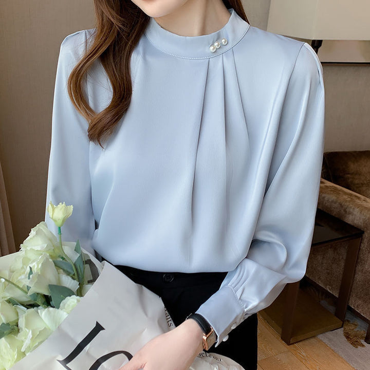 Kvinnors elegant blus med volangdetaljer och stiligt krage Mirla-Eva Jonsson