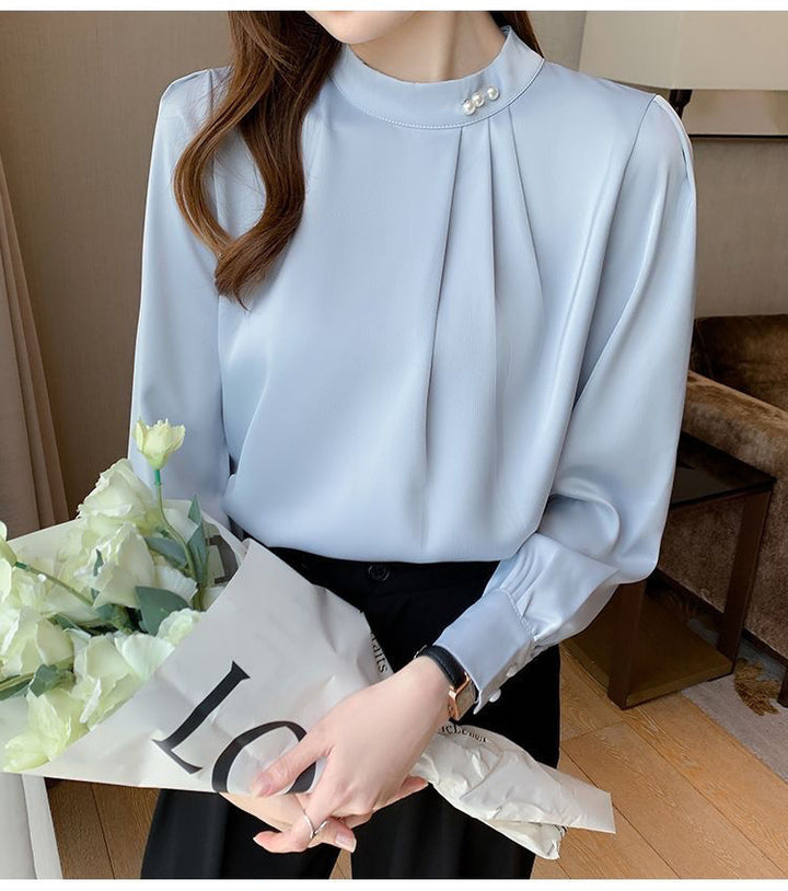 Kvinnors elegant blus med volangdetaljer och stiligt krage Mirla-Eva Jonsson