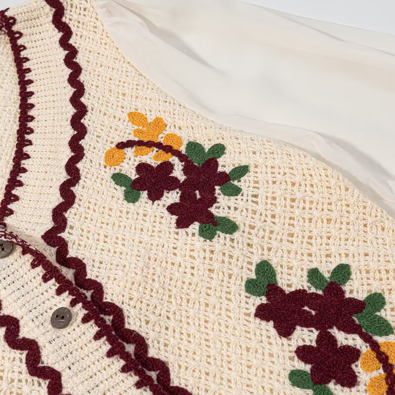Kvinnors elegant broderad blus med luftförsvarsärmar Mirla-Eva Jonsson
