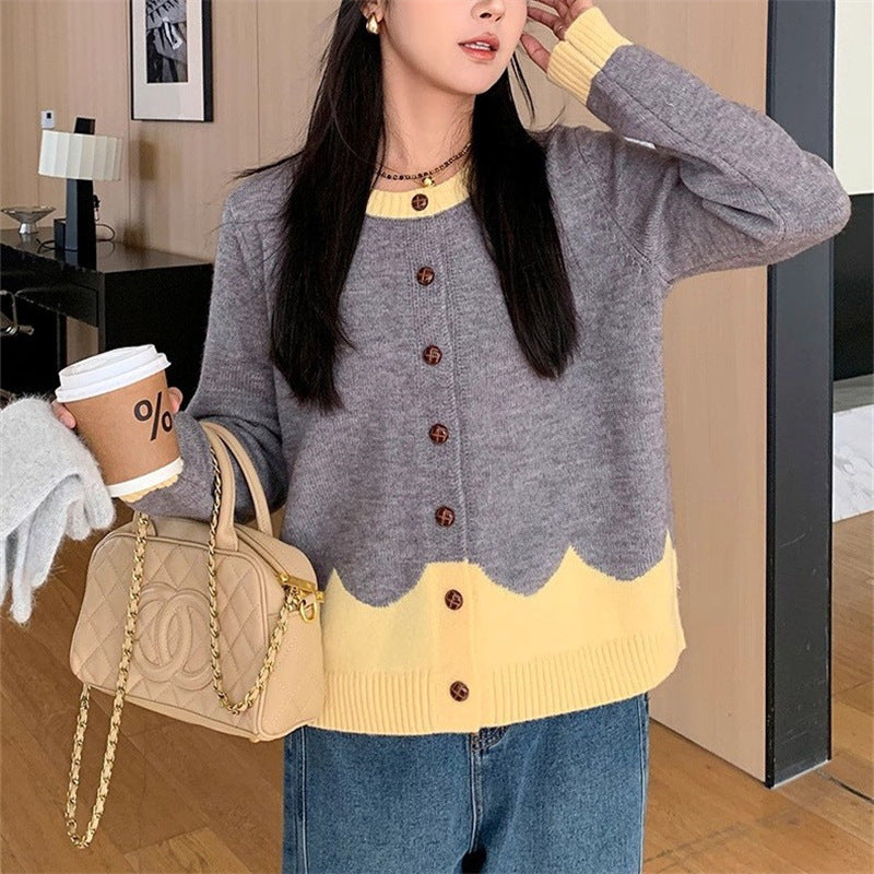 Kvinnors elegant cardigan med färgglad vågmönster och knapplösningar Mirla-Eva Jonsson