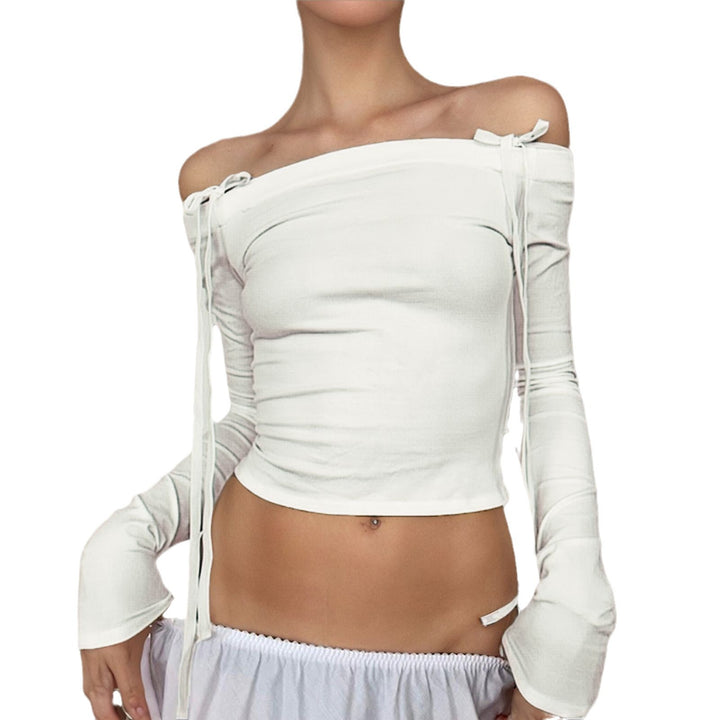 Kvinnors elegant choker med blommiga detaljer och satängband Mirla-Eva Jonsson