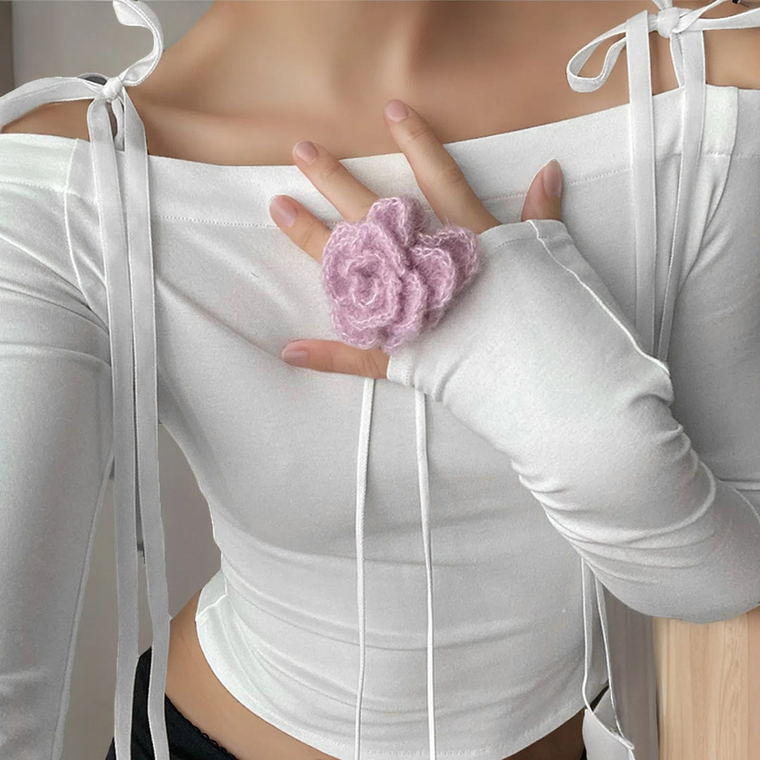 Kvinnors elegant choker med blommiga detaljer och satängband Mirla-Eva Jonsson