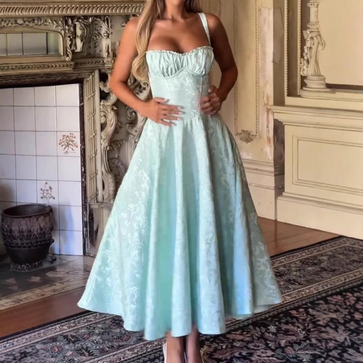 Kvinnors elegant cocktailklänning med volangtop och utsvängd kjol-Eva Jonsson