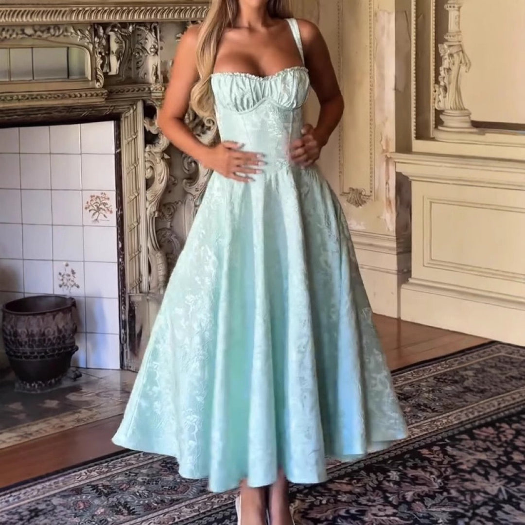 Kvinnors elegant cocktailklänning med volangtop och utsvängd kjol-Eva Jonsson