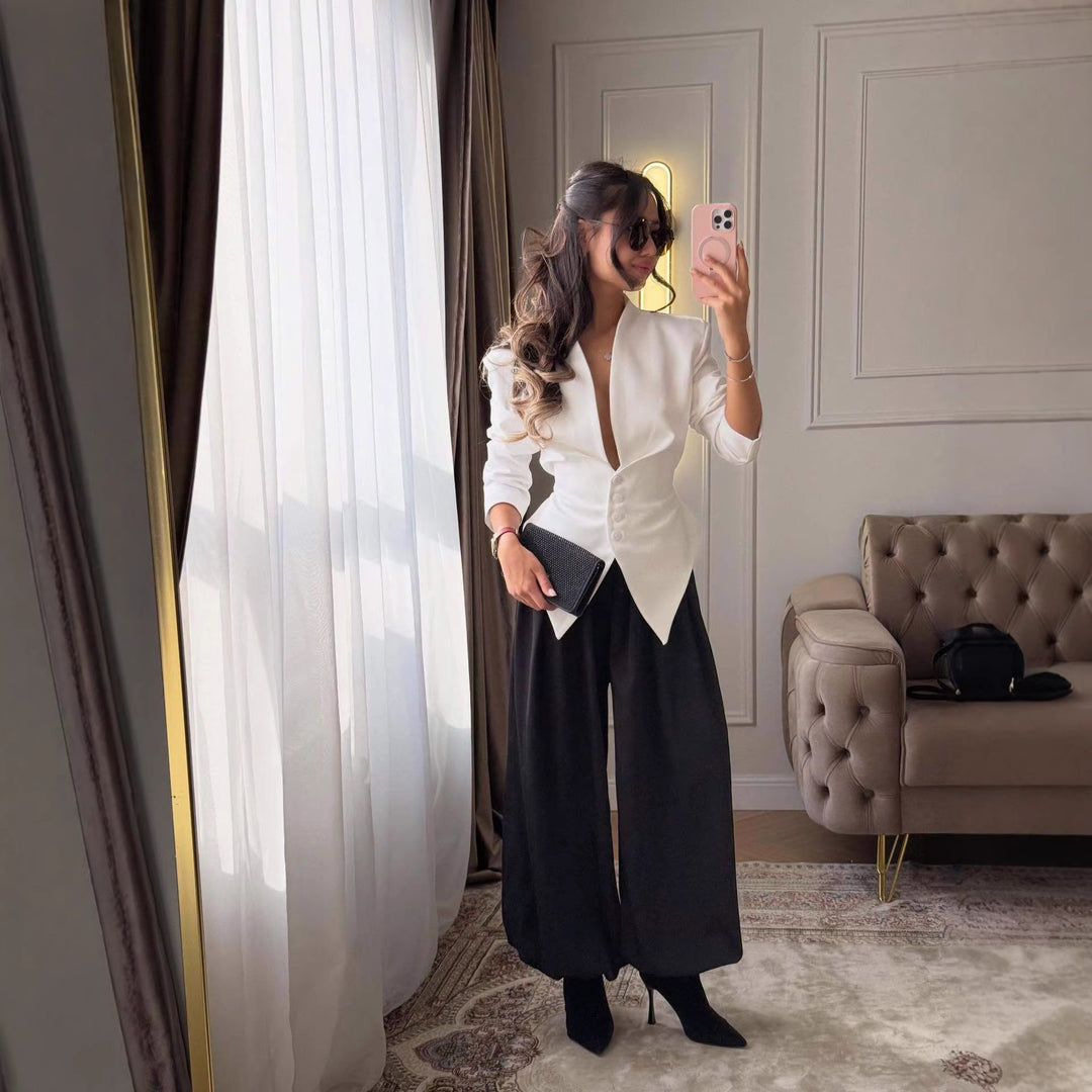 Kvinnors elegant figursydd kavaj med djup V-ringning Mirla-Eva Jonsson